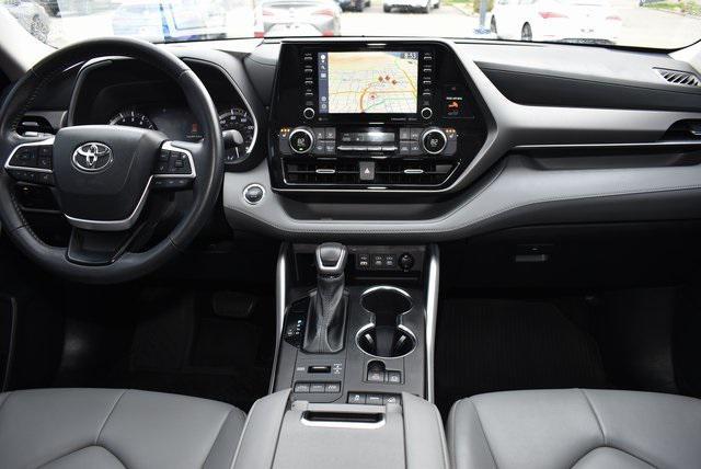 used 2022 Toyota Highlander car, priced at $36,980