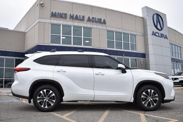 used 2022 Toyota Highlander car, priced at $36,980