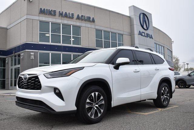 used 2022 Toyota Highlander car, priced at $36,980