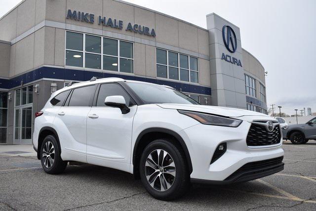 used 2022 Toyota Highlander car, priced at $36,980