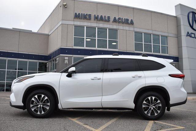 used 2022 Toyota Highlander car, priced at $36,980