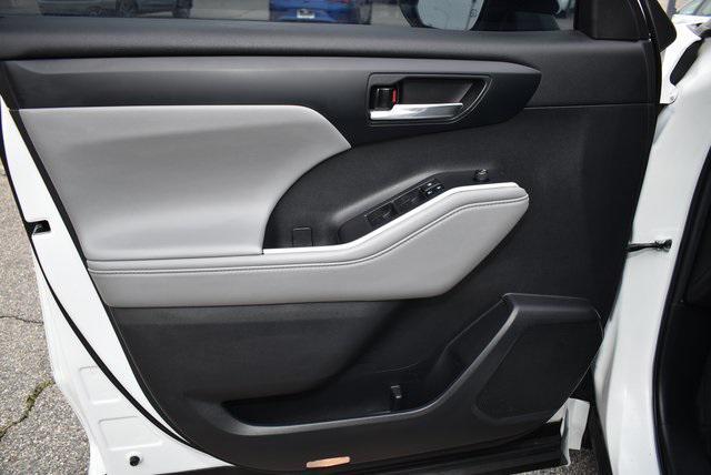 used 2022 Toyota Highlander car, priced at $36,980