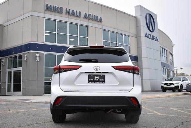 used 2022 Toyota Highlander car, priced at $36,980