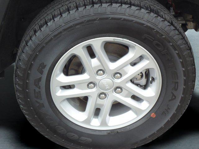 used 2024 Jeep Grand Cherokee car, priced at $32,500