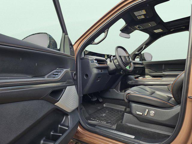 new 2025 Lincoln Navigator car, priced at $121,435