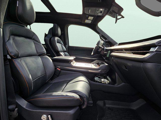 new 2025 Lincoln Navigator car, priced at $121,435