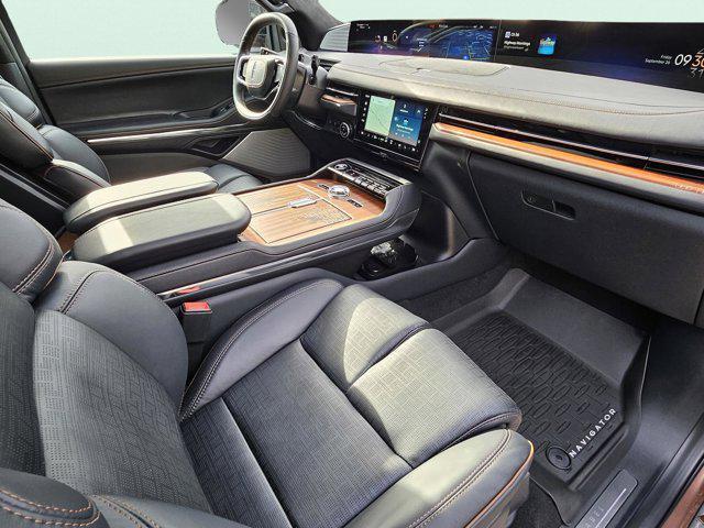 new 2025 Lincoln Navigator car, priced at $121,435