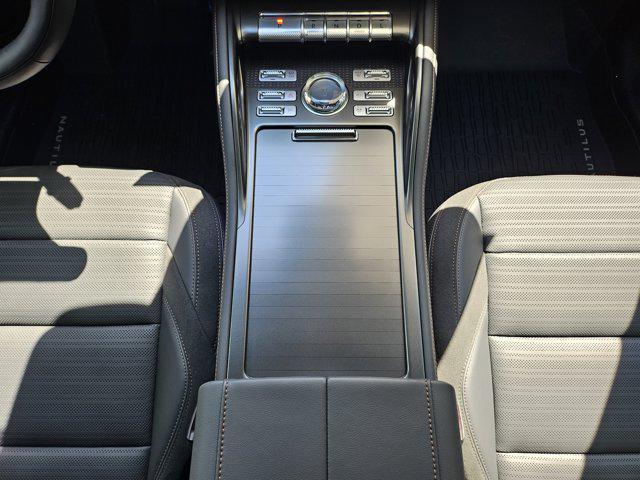 new 2025 Lincoln Nautilus car, priced at $65,600