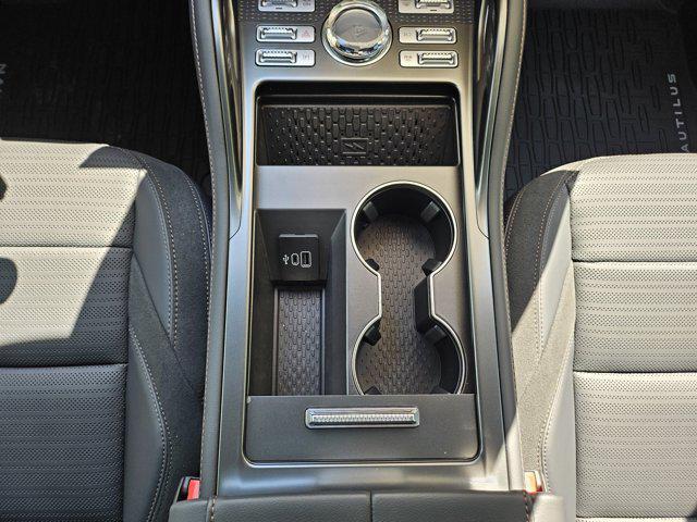 new 2025 Lincoln Nautilus car, priced at $65,600