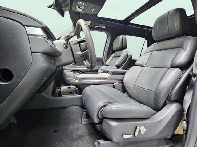 new 2025 Lincoln Navigator car, priced at $110,115