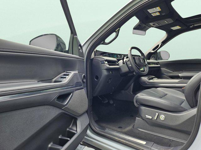 new 2025 Lincoln Navigator car, priced at $110,115