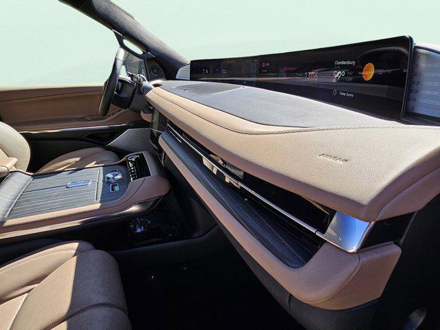 new 2025 Lincoln Navigator car, priced at $122,835