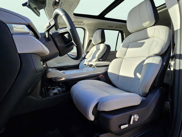 new 2025 Lincoln Navigator car, priced at $104,265