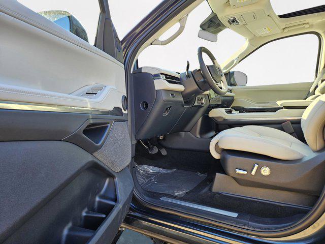 new 2025 Lincoln Navigator car, priced at $104,265