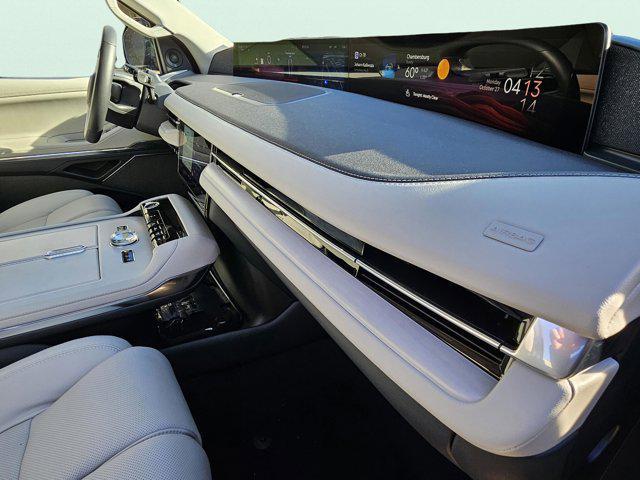 new 2025 Lincoln Navigator car, priced at $104,265