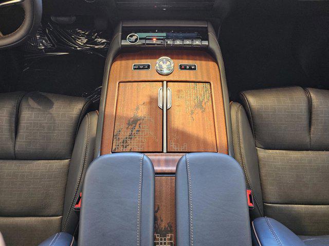 new 2025 Lincoln Navigator car, priced at $123,585