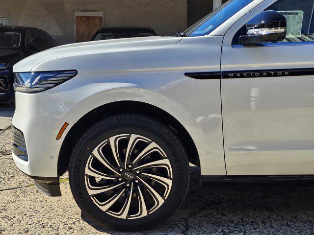 new 2025 Lincoln Navigator car, priced at $123,585