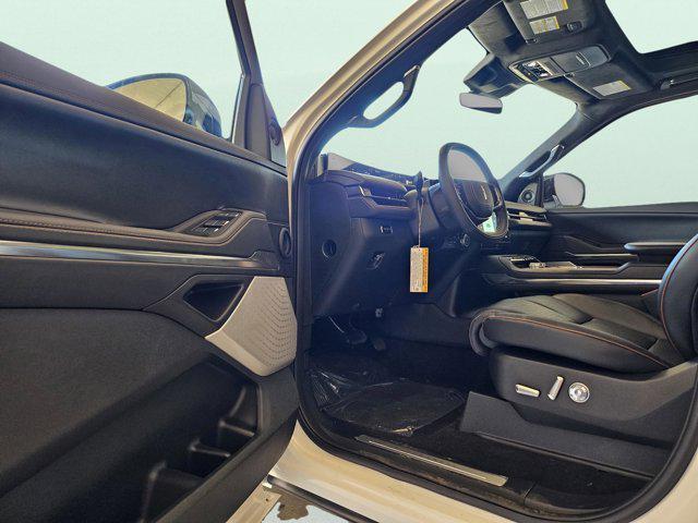 new 2025 Lincoln Navigator car, priced at $123,585