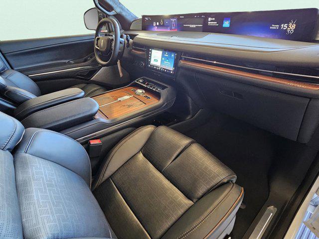 new 2025 Lincoln Navigator car, priced at $123,585