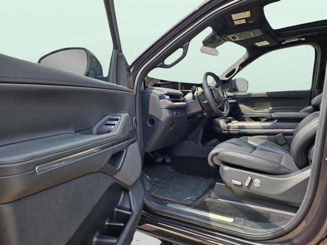 new 2025 Lincoln Navigator car, priced at $107,125