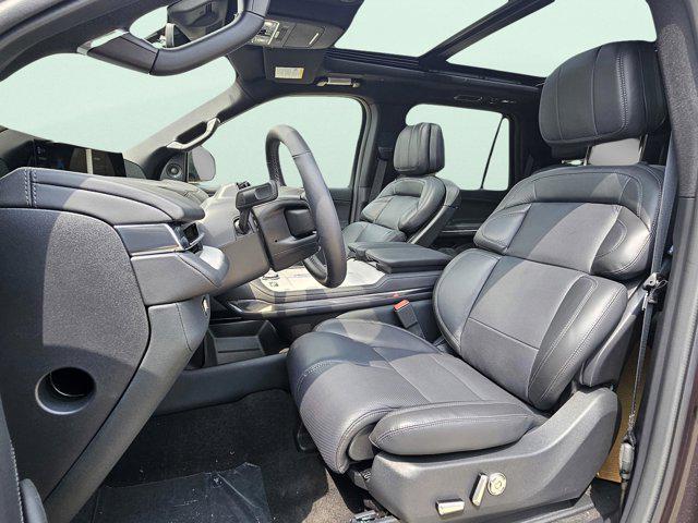 new 2025 Lincoln Navigator car, priced at $107,125