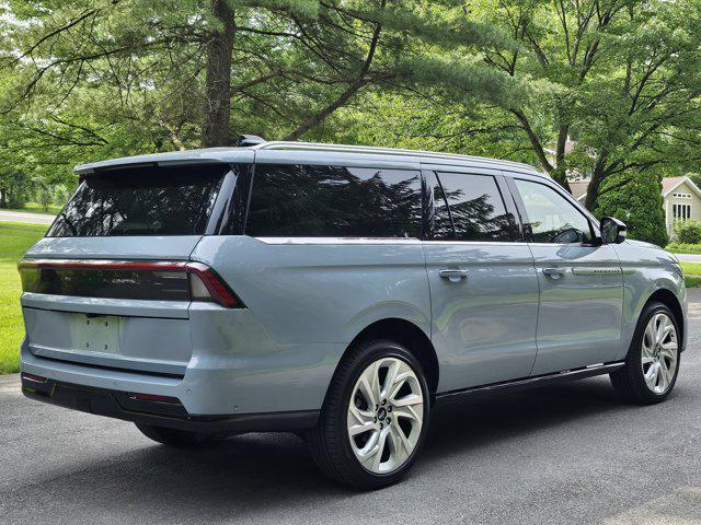 new 2025 Lincoln Navigator car, priced at $112,290