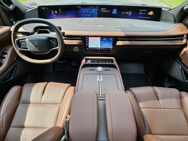 new 2025 Lincoln Navigator car, priced at $112,290