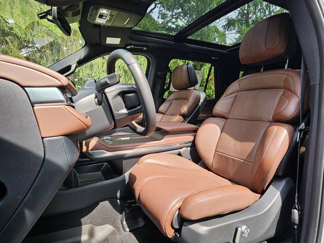 new 2025 Lincoln Navigator car, priced at $112,290