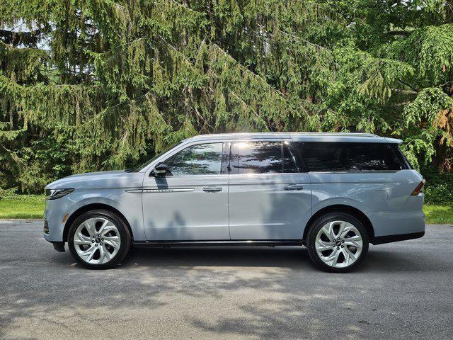 new 2025 Lincoln Navigator car, priced at $112,290