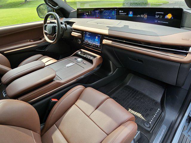new 2025 Lincoln Navigator car, priced at $112,290