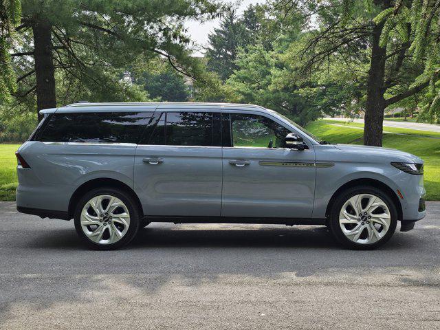 new 2025 Lincoln Navigator car, priced at $112,290