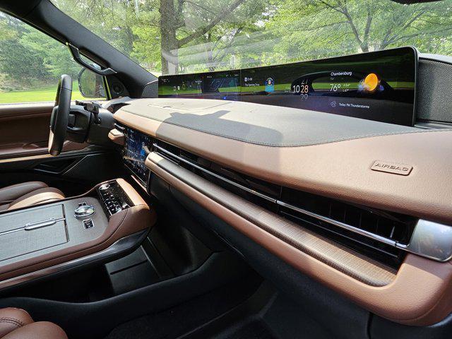 new 2025 Lincoln Navigator car, priced at $112,290