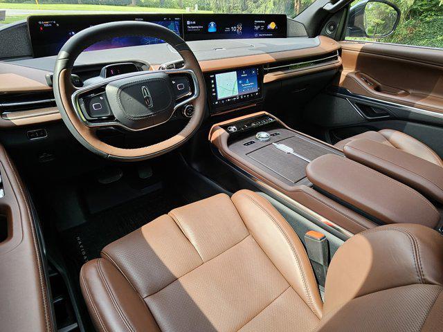 new 2025 Lincoln Navigator car, priced at $112,290