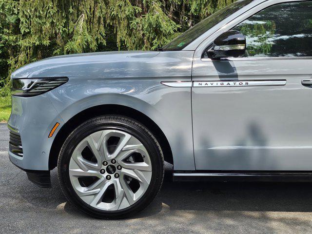 new 2025 Lincoln Navigator car, priced at $112,290