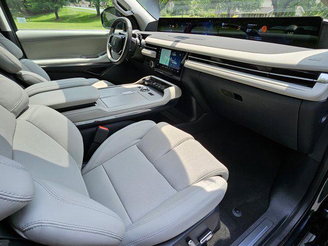 new 2025 Lincoln Navigator car, priced at $109,665