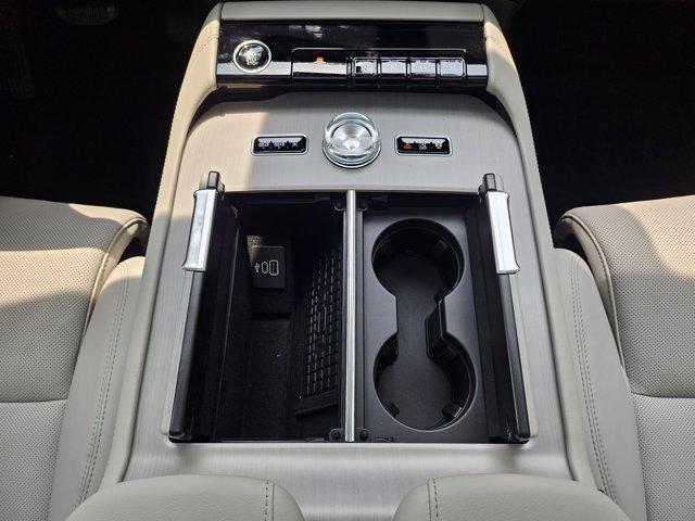new 2025 Lincoln Navigator car, priced at $109,665