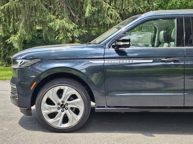 new 2025 Lincoln Navigator car, priced at $109,665