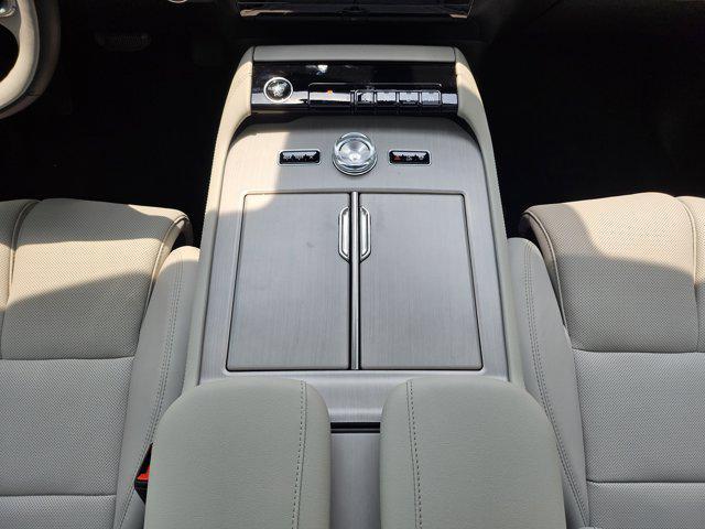 new 2025 Lincoln Navigator car, priced at $109,665