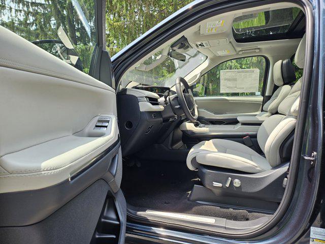 new 2025 Lincoln Navigator car, priced at $109,665