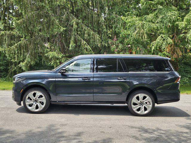 new 2025 Lincoln Navigator car, priced at $109,665