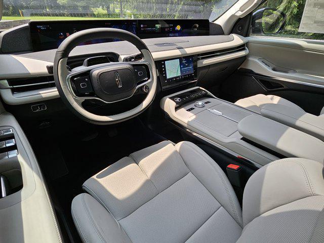 new 2025 Lincoln Navigator car, priced at $109,665