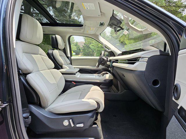 new 2025 Lincoln Navigator car, priced at $109,665