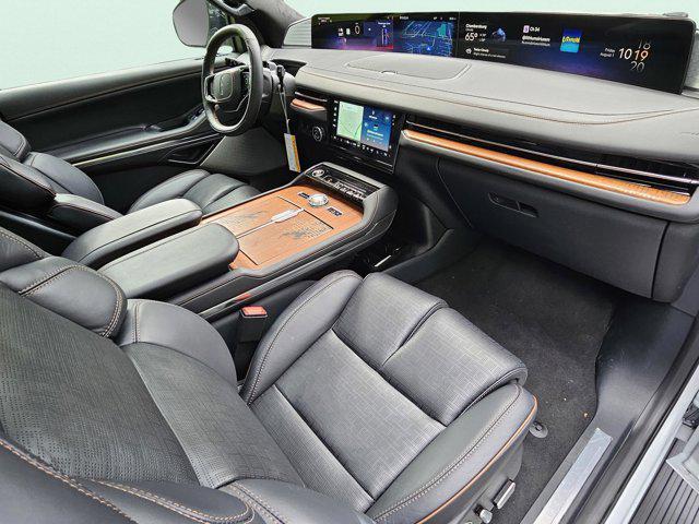 new 2025 Lincoln Navigator car, priced at $123,185