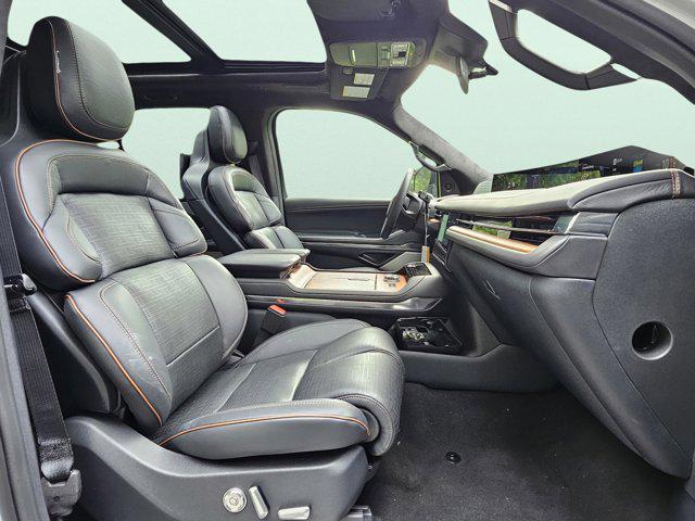 new 2025 Lincoln Navigator car, priced at $123,185