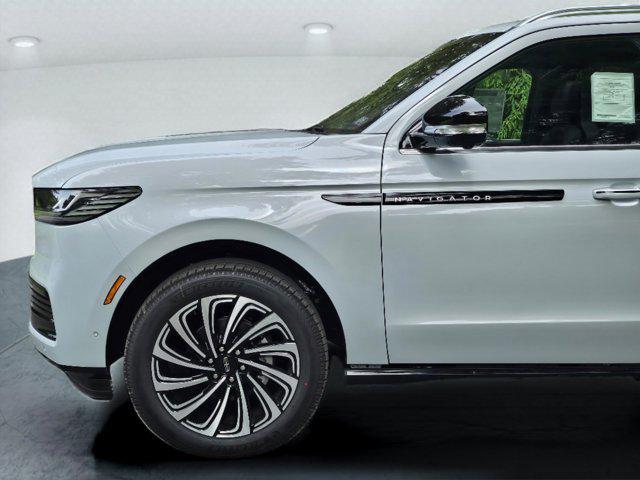 new 2025 Lincoln Navigator car, priced at $123,185