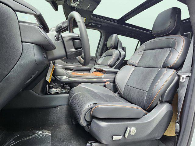 new 2025 Lincoln Navigator car, priced at $123,185