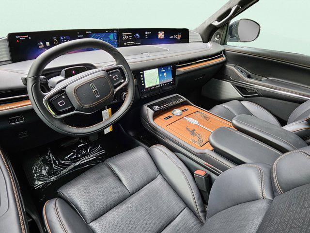 new 2025 Lincoln Navigator car, priced at $123,185