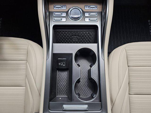 new 2025 Lincoln Nautilus car, priced at $58,201