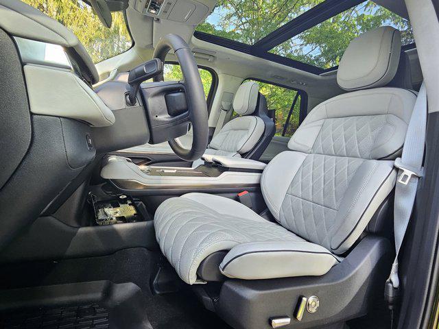 new 2025 Lincoln Navigator car, priced at $124,725