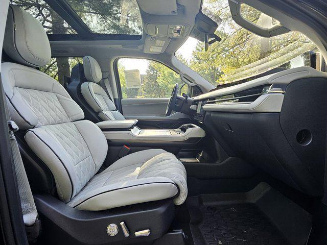 new 2025 Lincoln Navigator car, priced at $124,725